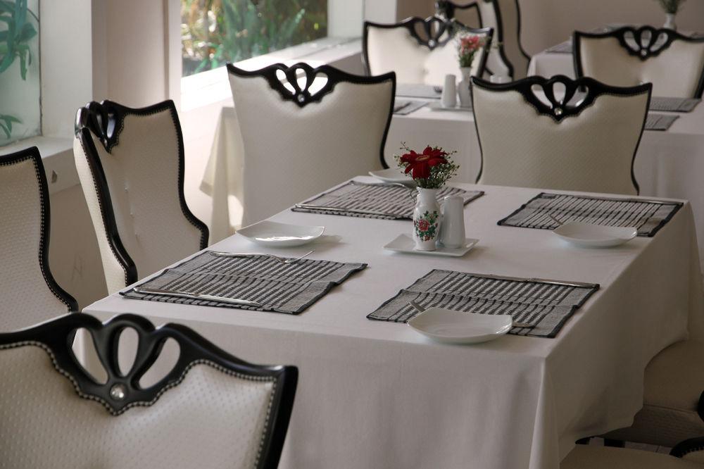 Royal Castle Hotel Negombo Bagian luar foto