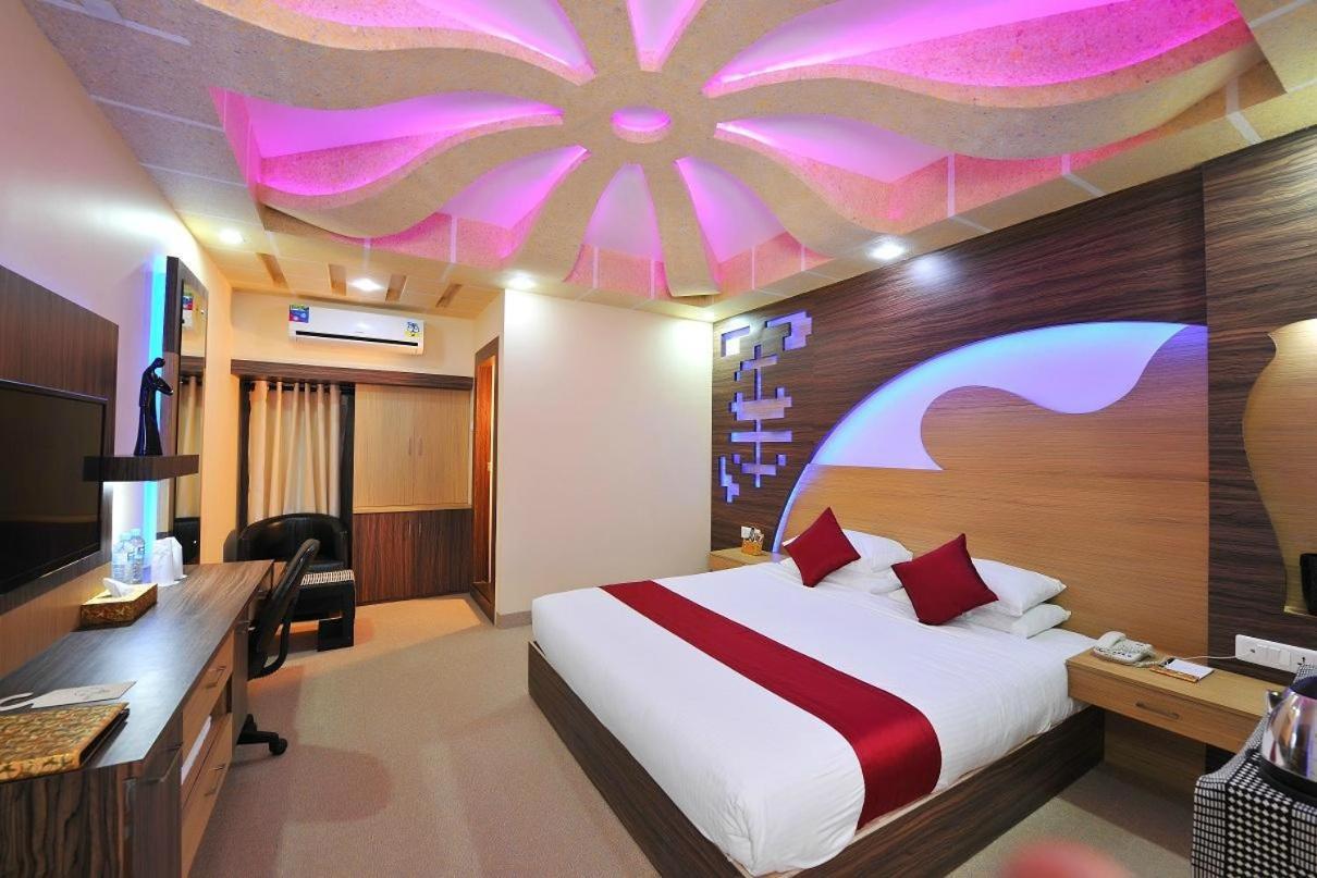 Royal Castle Hotel Negombo Bagian luar foto