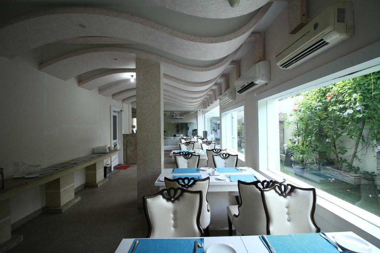 Royal Castle Hotel Negombo Bagian luar foto