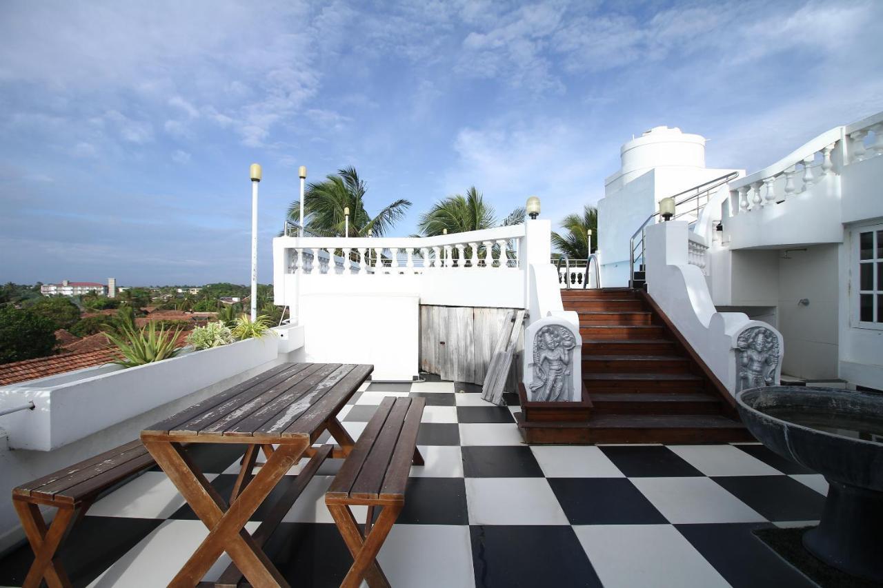 Royal Castle Hotel Negombo Bagian luar foto